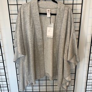 Cabi ATC cape m/l gray and ivory